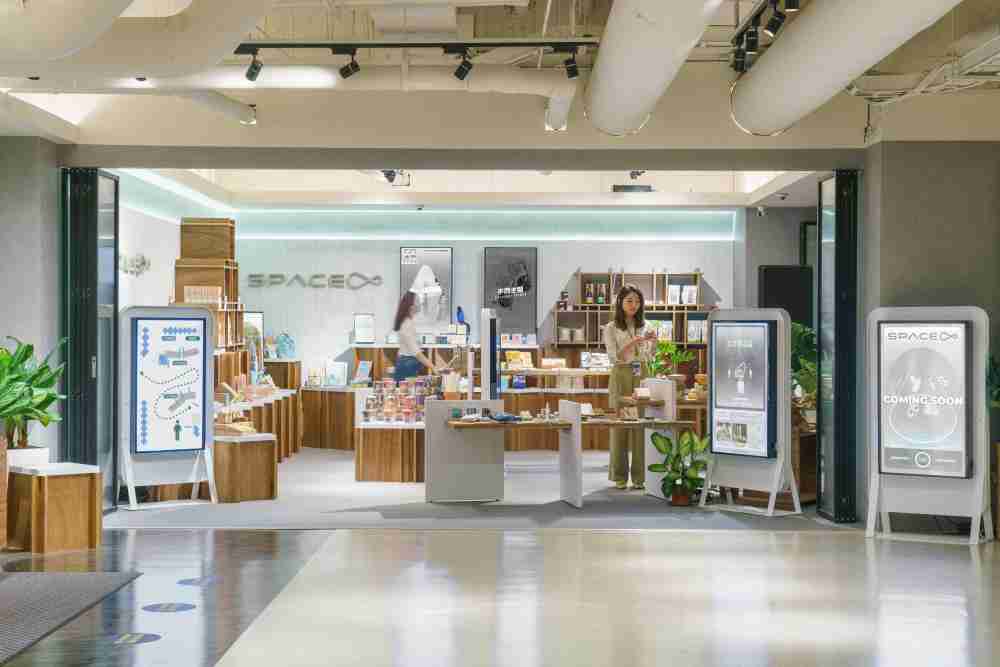 MG电玩打造永续选物商店，，展示社企及社创商品，，，，结合创利空间所开发的智能零售系统，，，，整合多元产品信息，，，让无人商店扮演公益行动的推手