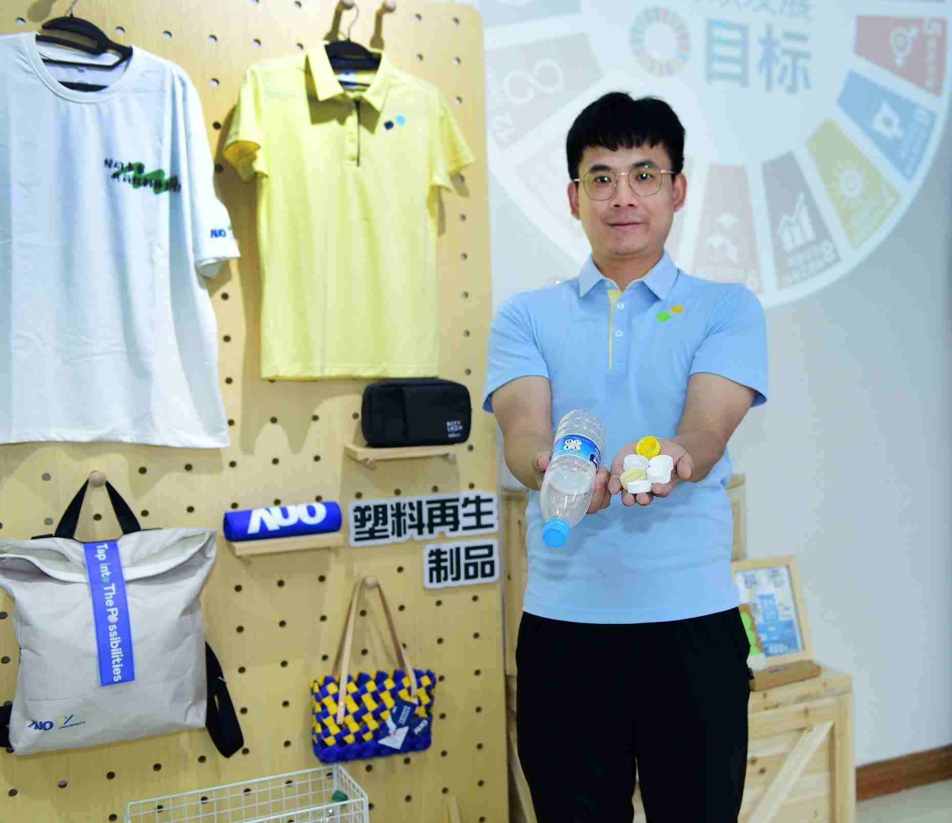 「2024智慧MG电玩展」永续发展馆中，，，展示MG电玩厦门驱动永续发展之成果，，包含将厂内废弃物再制为实用物品，，，将永续发展理念深植于员工生活日常实践